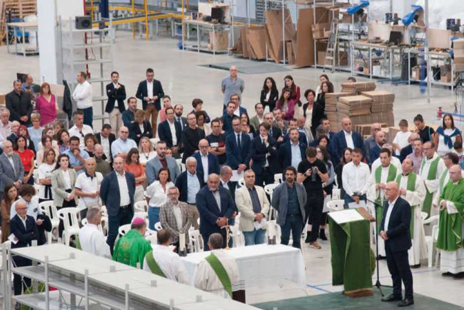 La celebración de la Santa Misa durante la inauguración del nuevo establecimiento