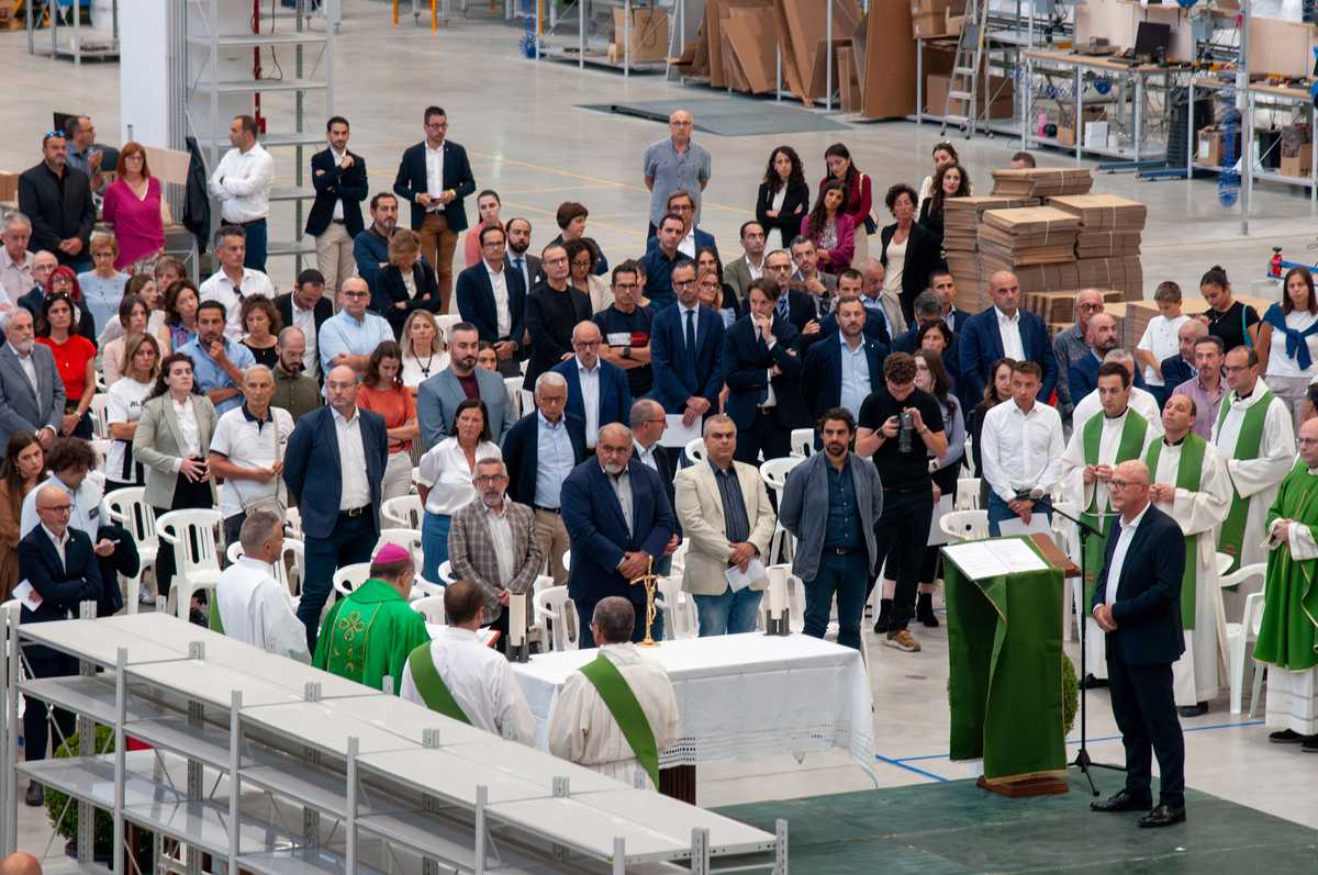 La celebración de la Santa Misa durante la inauguración del nuevo establecimiento.